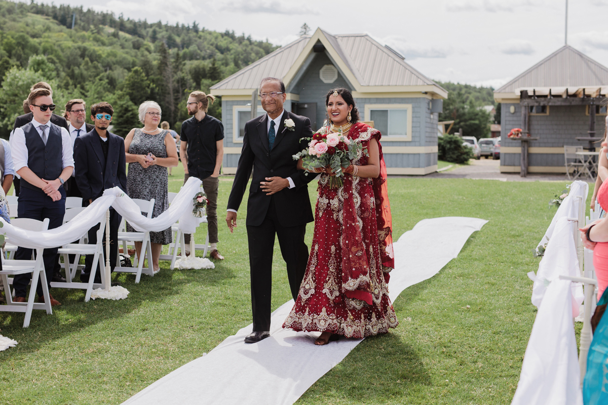 Lakeside Wedding At Calabogie Peaks (12)
