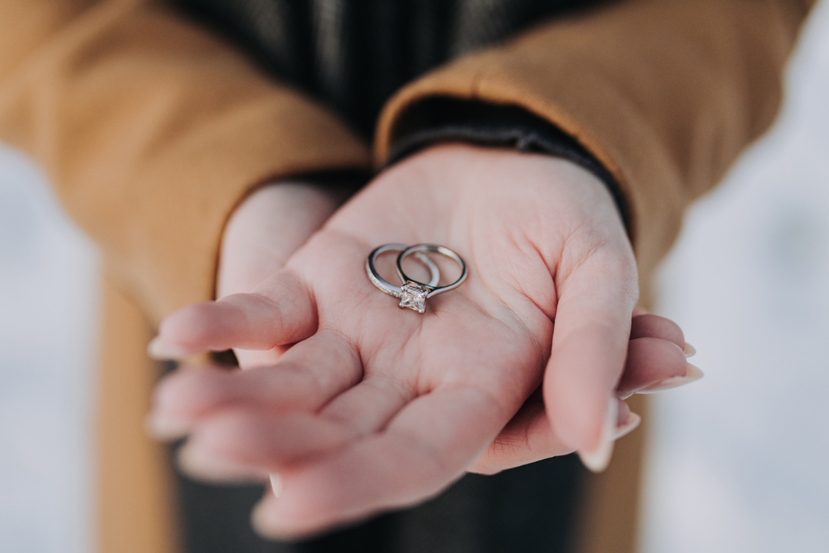 Outdoor Winter Engagement Portraits Ottawa