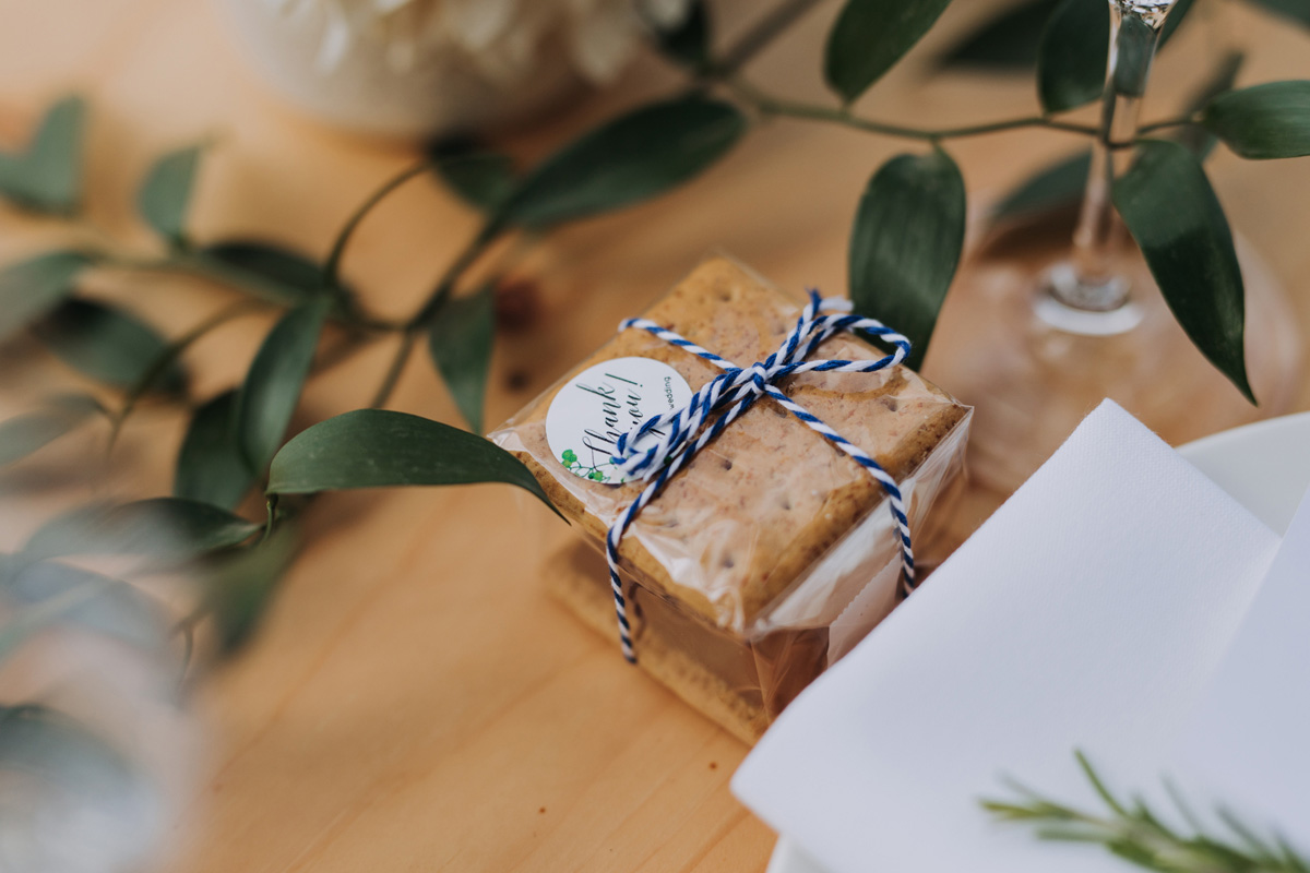 Wedding thank you gift of an individually wrapped smore