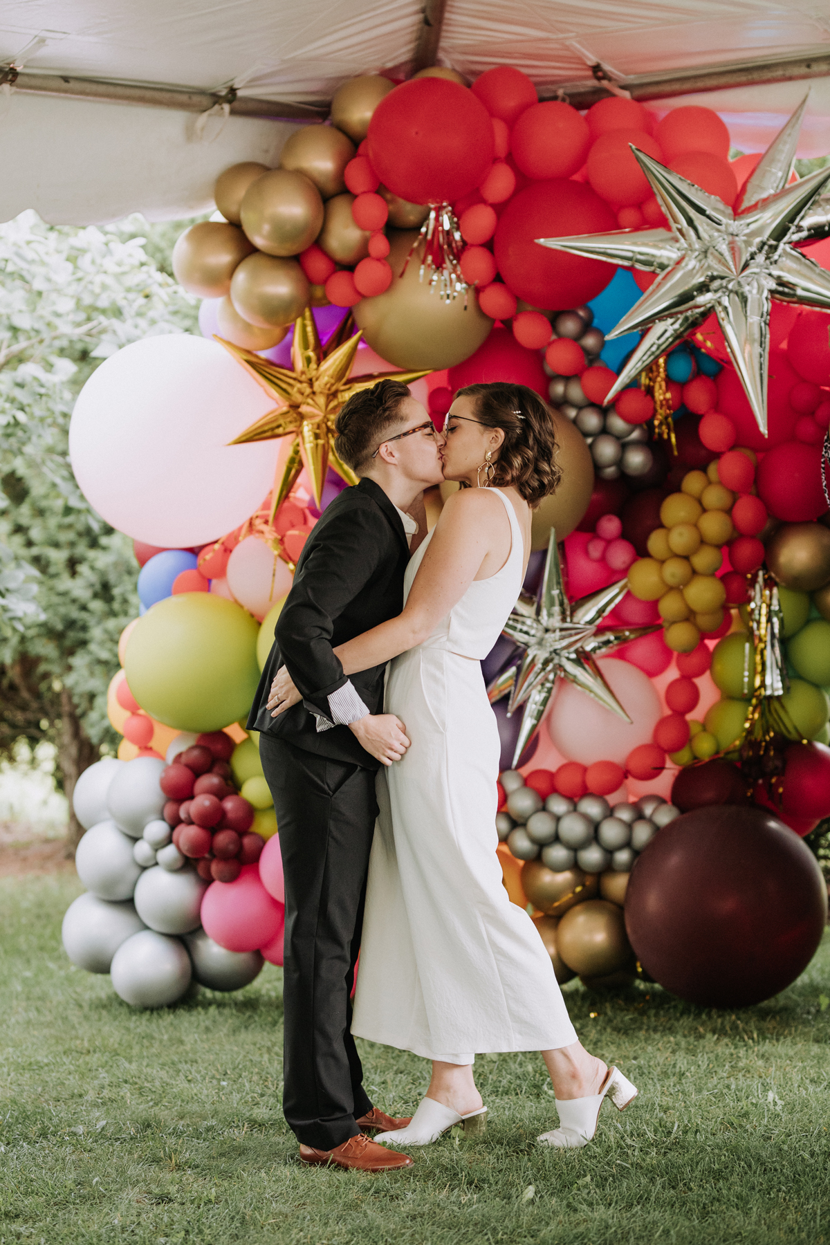 Intimate Backyard Lesbian Wedding Photography Ottawa (18)