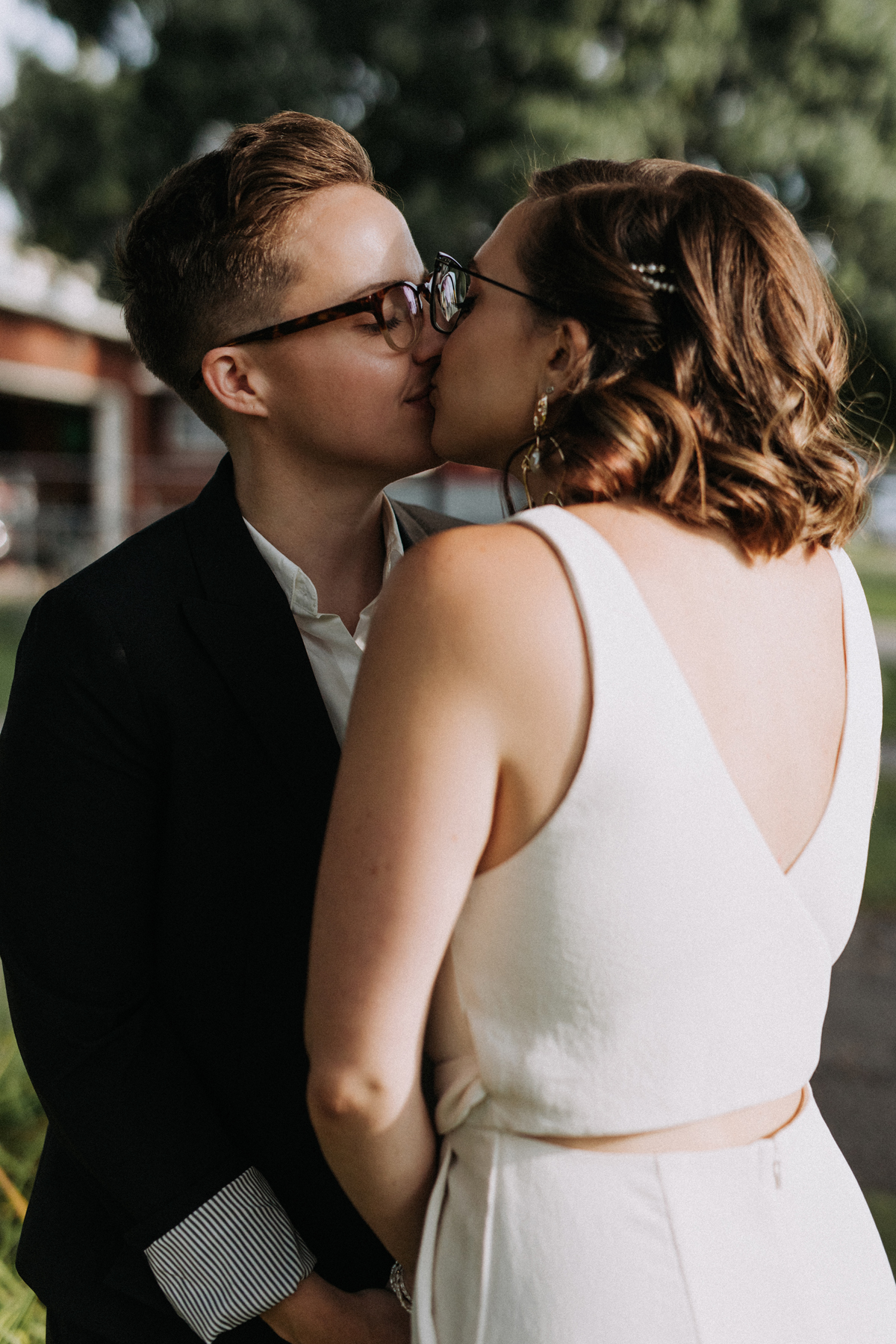 Intimate Backyard Lesbian Wedding Photography Ottawa (25)