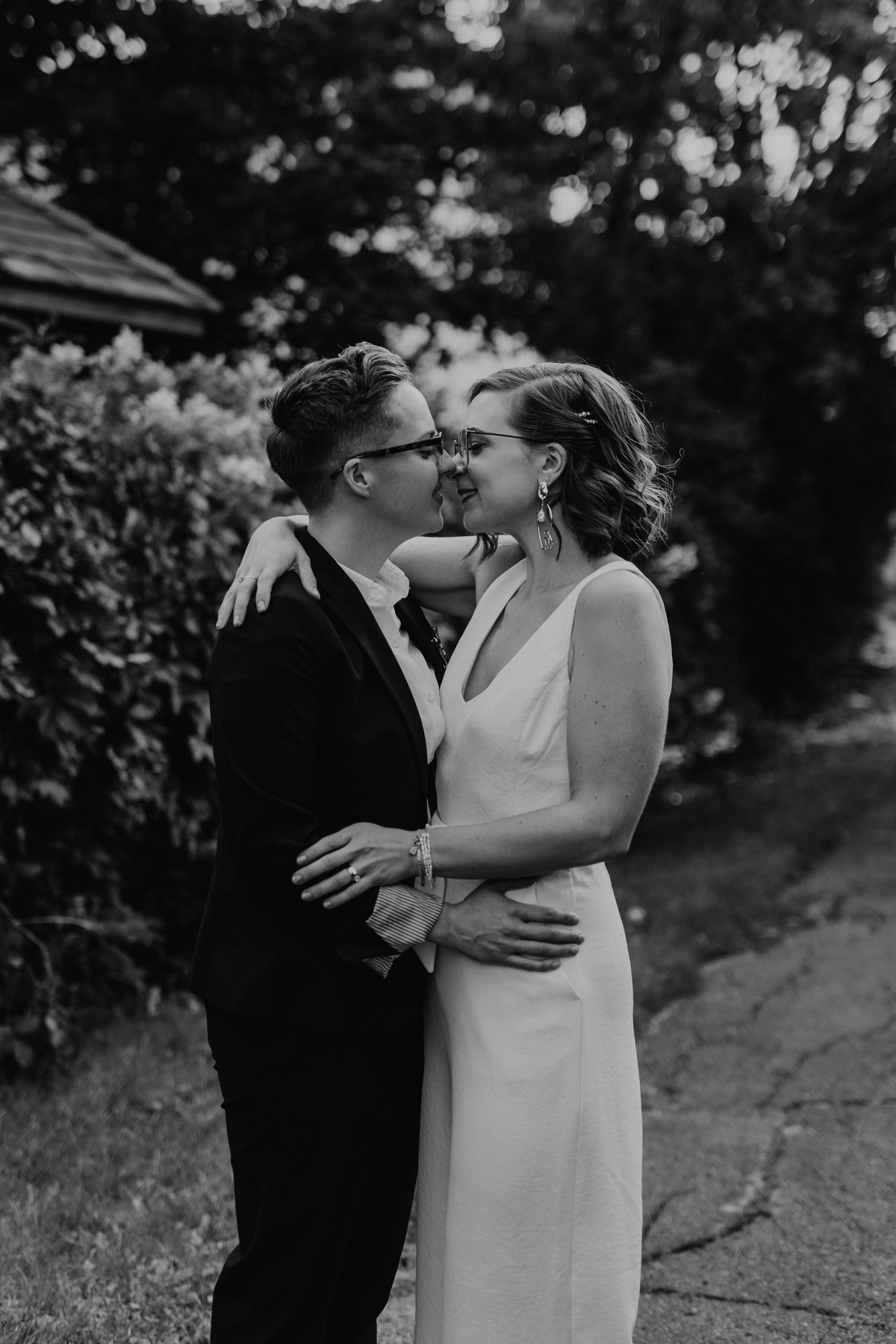 Intimate Backyard Lesbian Wedding Photography Ottawa (31)