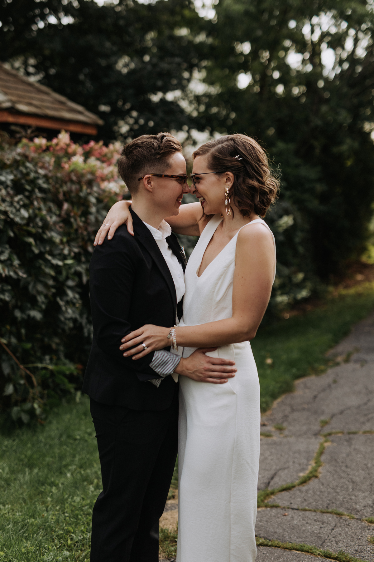 Intimate Backyard Lesbian Wedding Photography Ottawa (32)