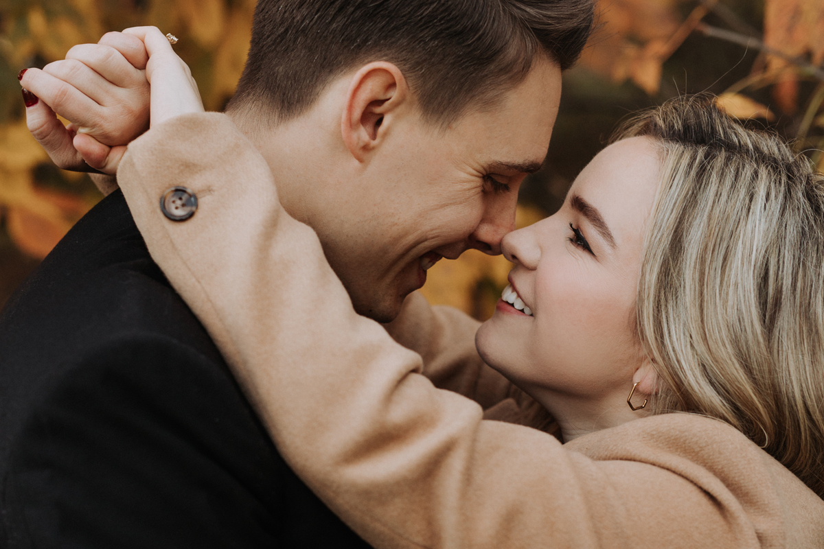Fall Engagement Photos In The Glebe Patterson Creek Park (4)