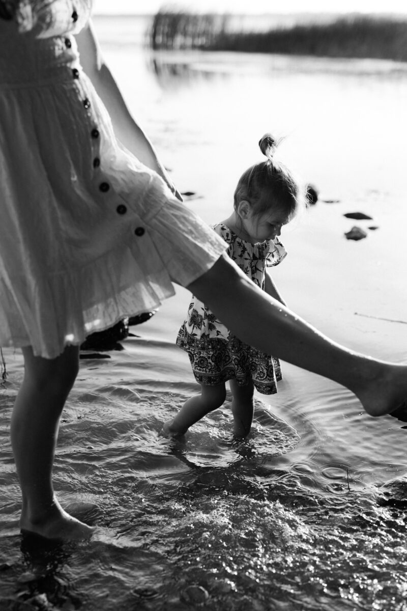 Ottawa Engagement Photos At Aylmer Beach (5)