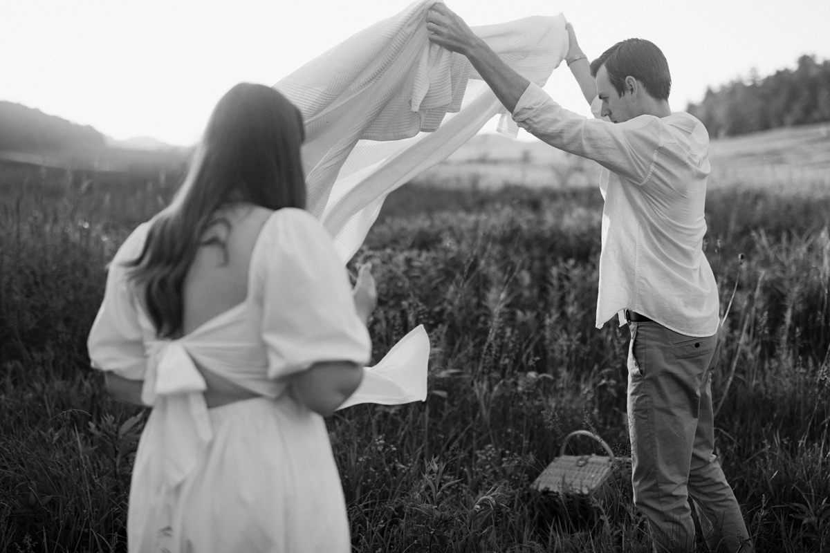 Romantic Engagement Shoot Gatineau Park Wakefield (9)